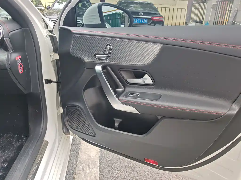 Mercedes-Benz A-Class 2023 — фото 13