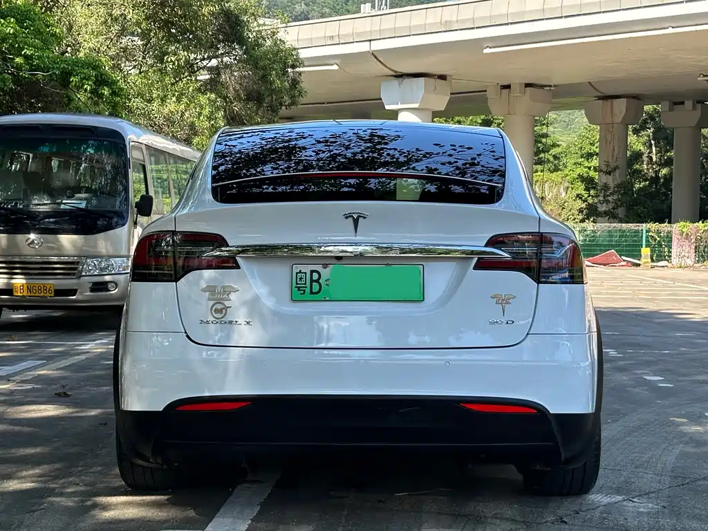 Tesla Model X 2016 — фото 8