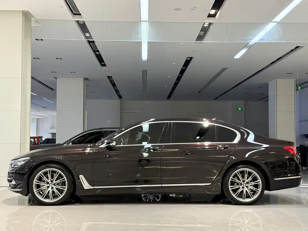 BMW 7 Series 2018 — фото 17