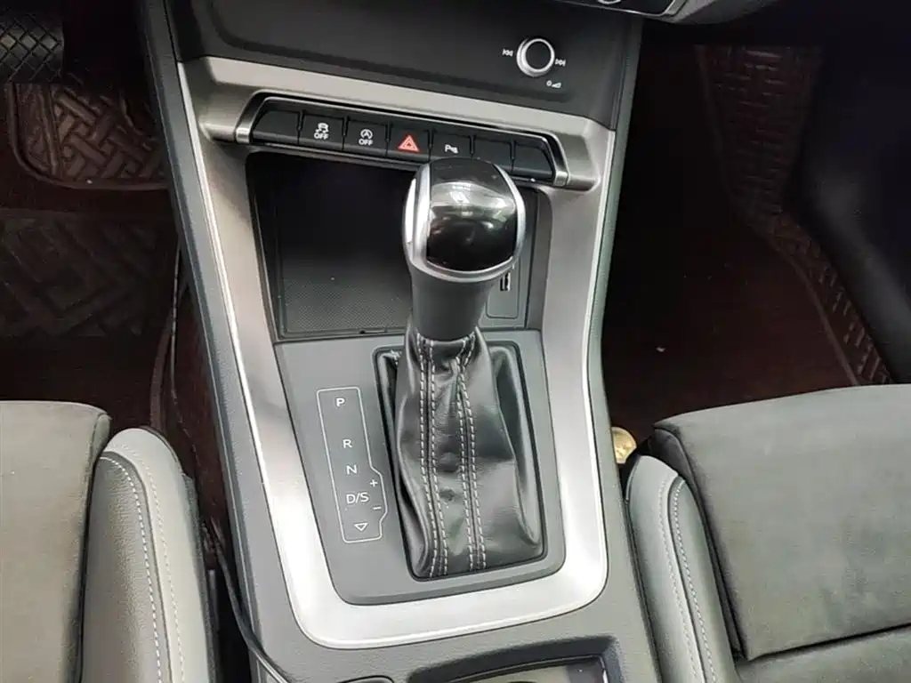 Audi Q3 2020 — фото 14