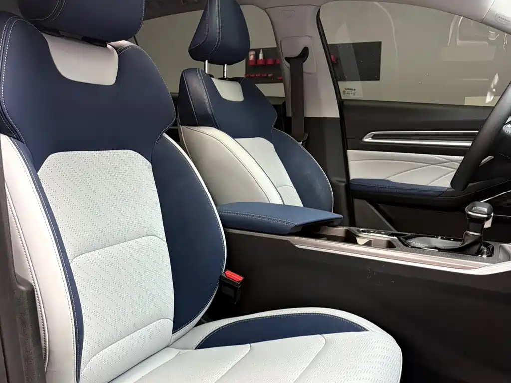 Geely Emgrand 2022 — фото 12