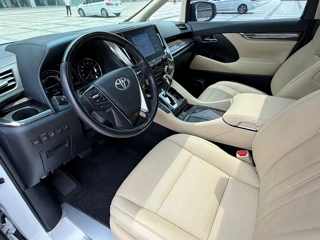 Toyota Vellfire 2023 — фото 9