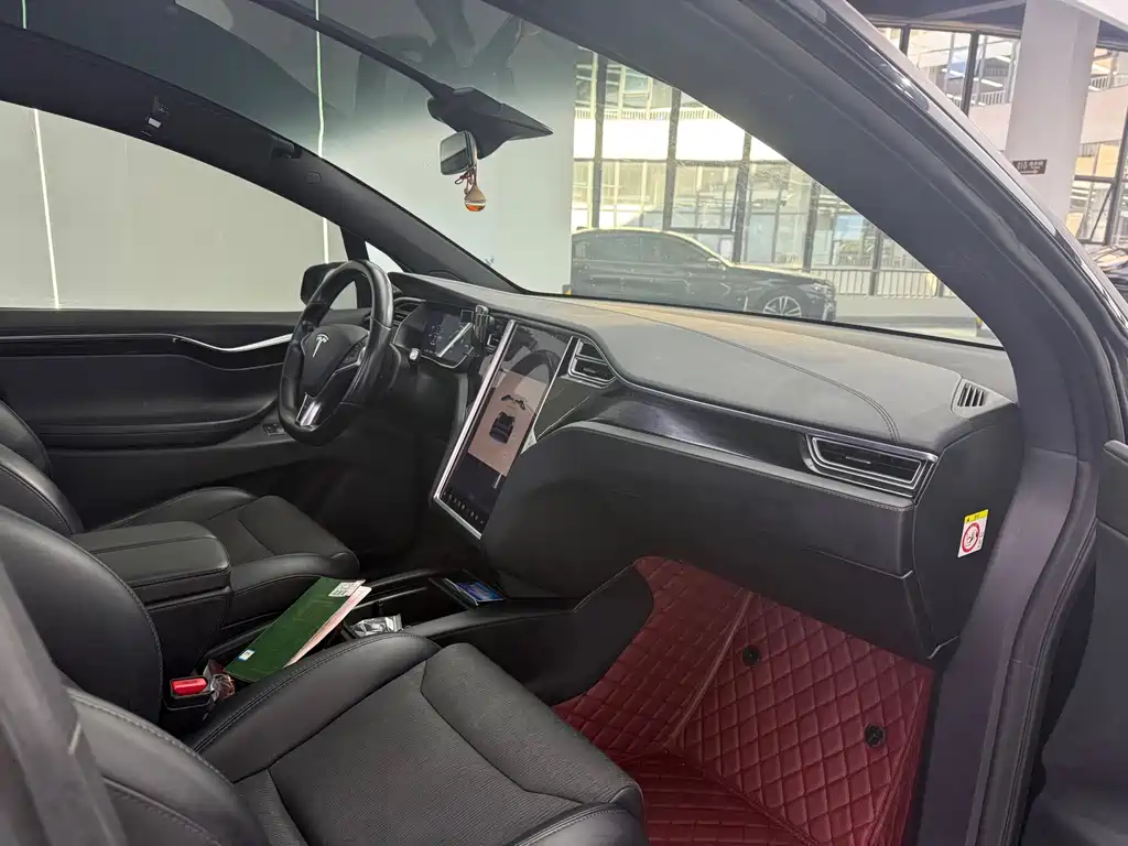 Tesla Model X 2018 — фото 10