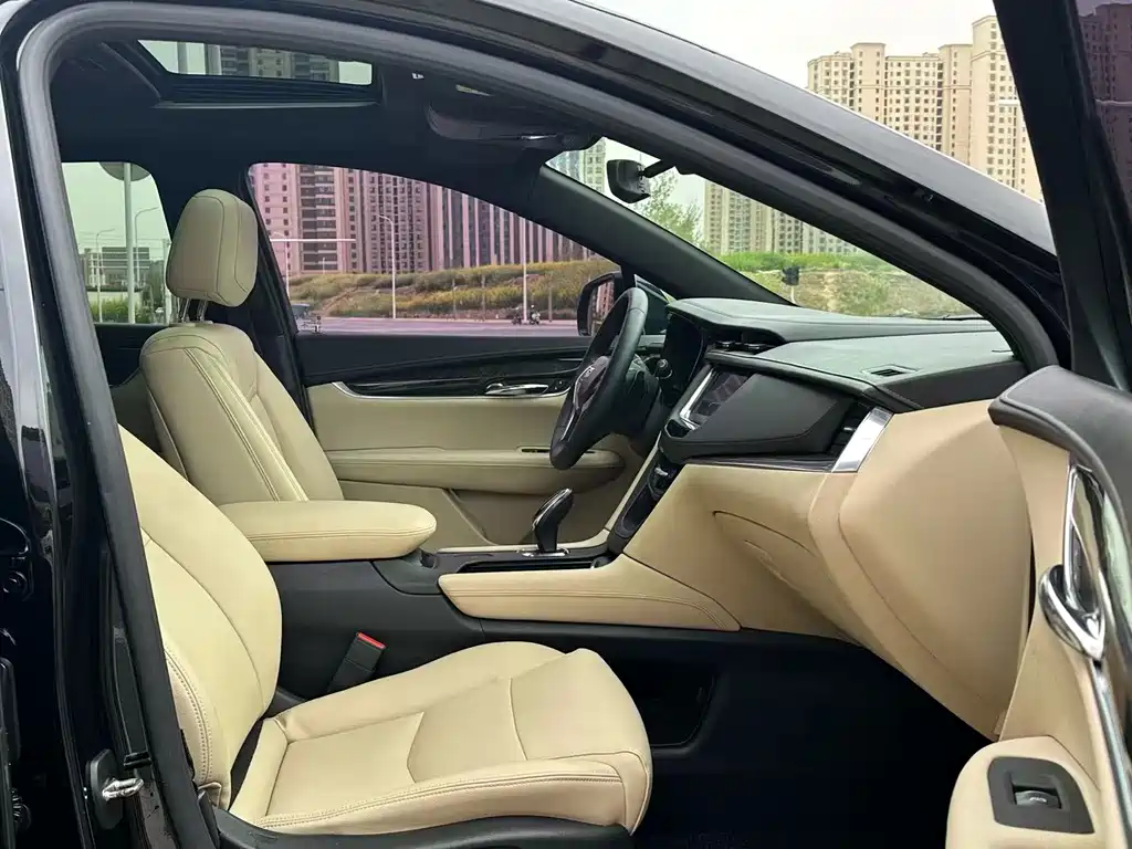 Cadillac XT5 2017 — фото 12