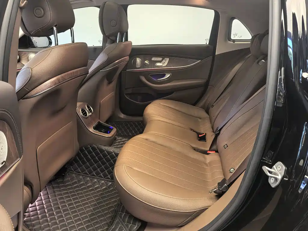Mercedes-Benz E-Class 2022 — фото 14