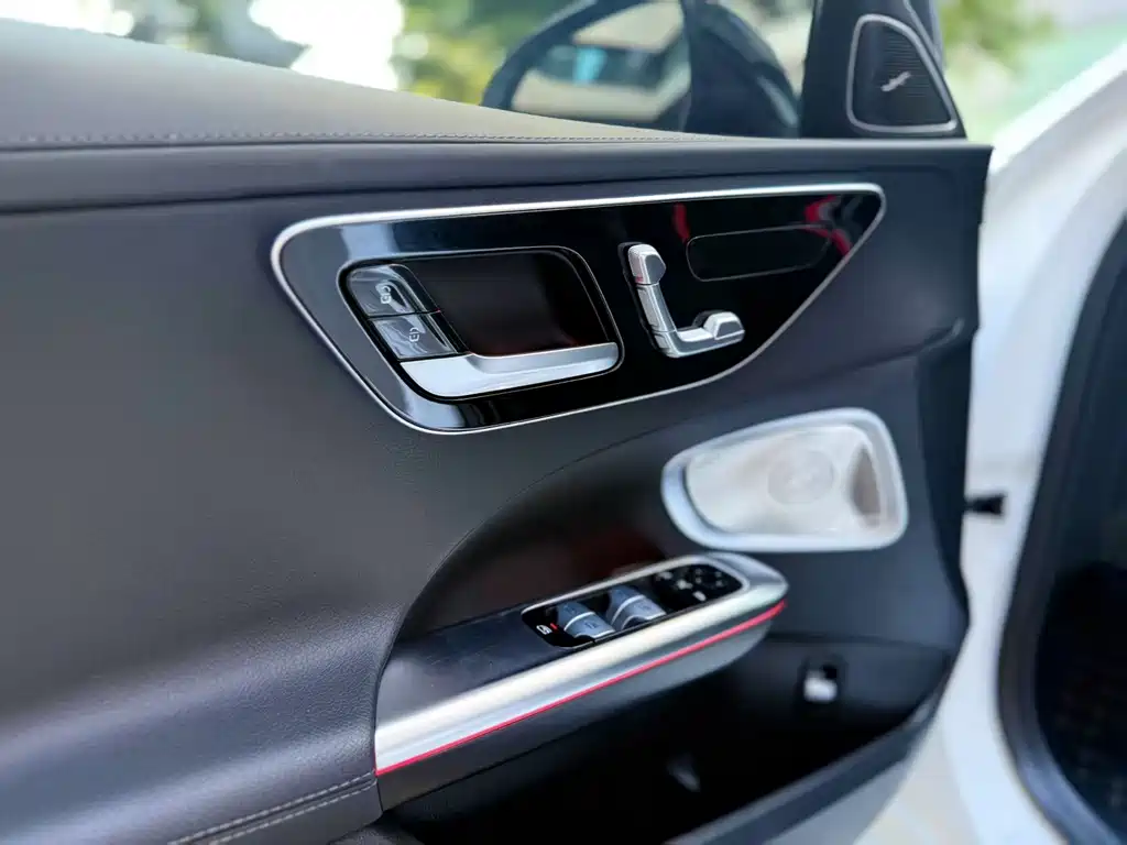 Mercedes-Benz C-Class 2023 — фото 19