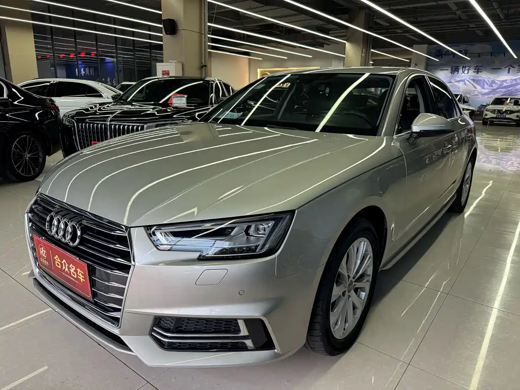 Audi A4L 2020 — фото 1
