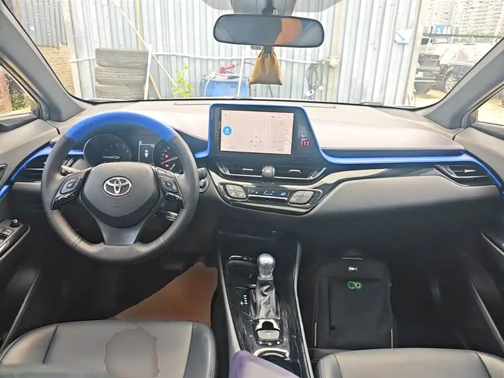 Toyota C-HR 2020 — фото 10