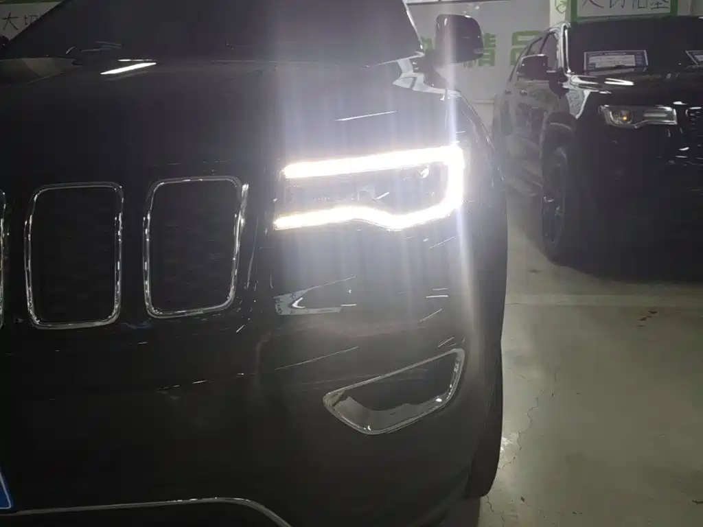 Jeep Grand Cherokee 2021 — фото 24