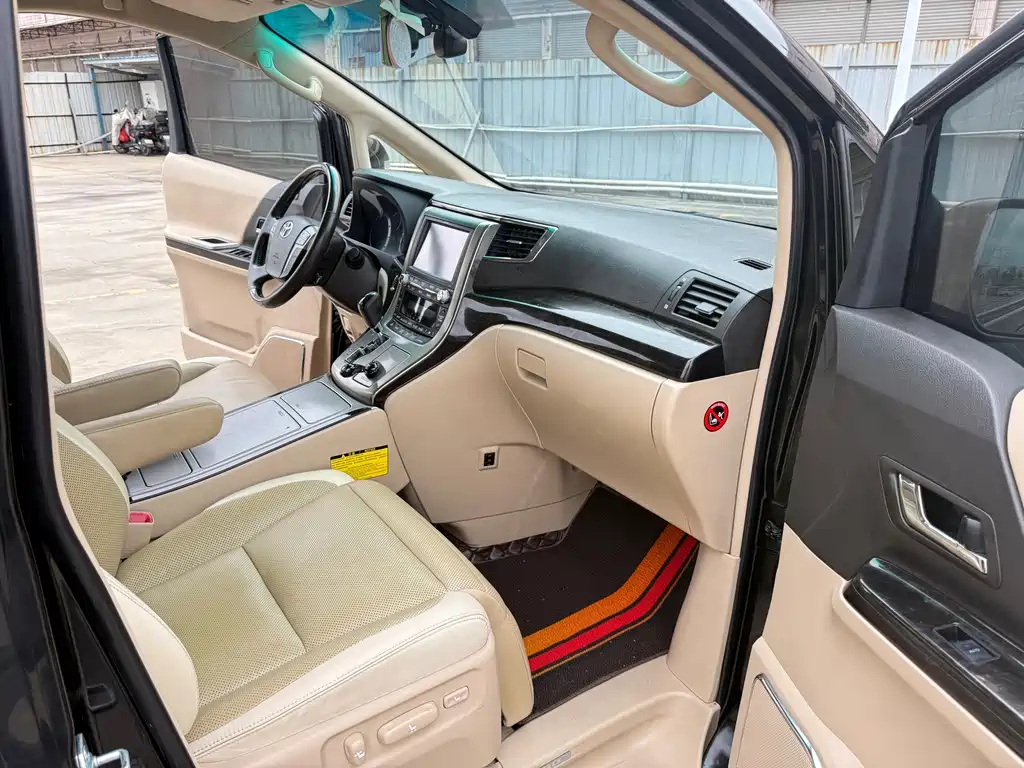 Toyota Alphard 2014
