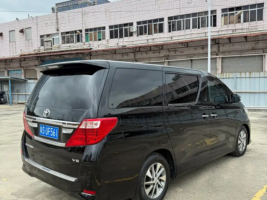 Toyota Alphard 2014 — фото 12