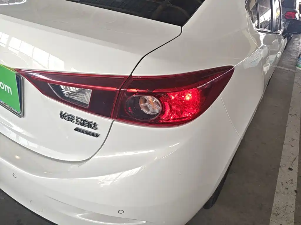 Mazda 3 Axela 2016 — фото 24