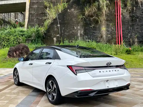 Hyundai Elantra 2023
