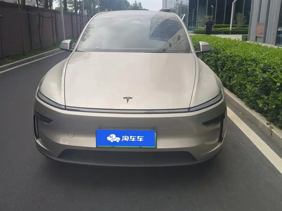 Tesla Model Y L 2025