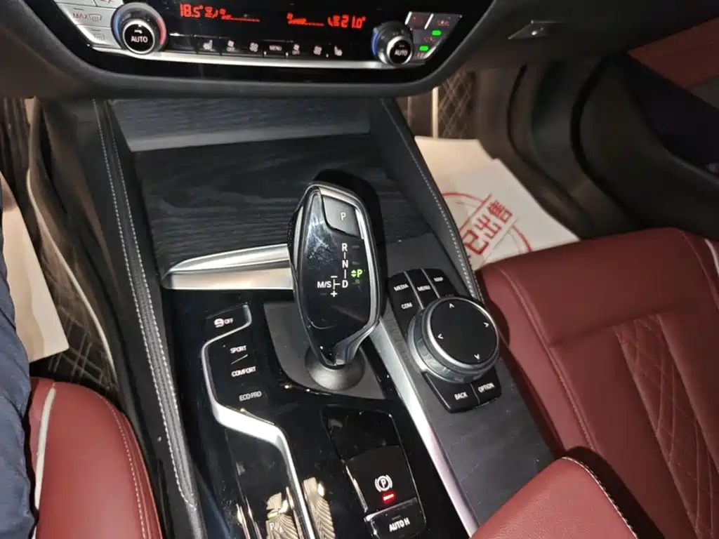 BMW 5 Series 2021 — фото 10