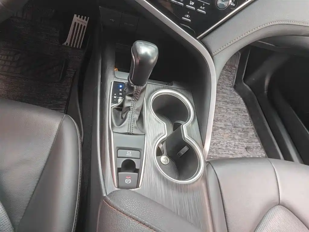 Toyota Camry 2023 — фото 14