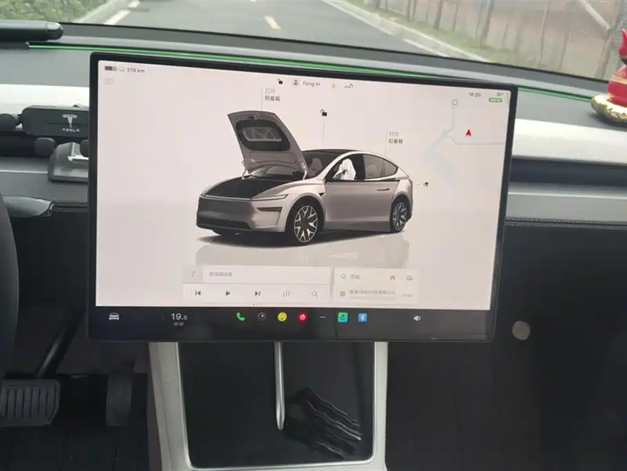Tesla Model Y L 2025 — фото 13