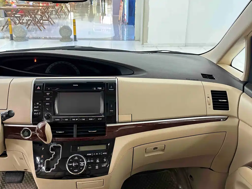 Toyota Previa 2015 — фото 17