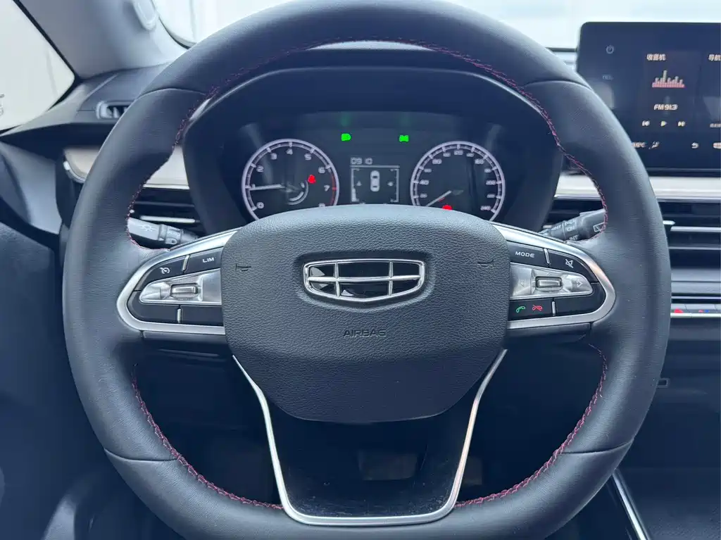 Geely Vision X3 2022 — фото 11