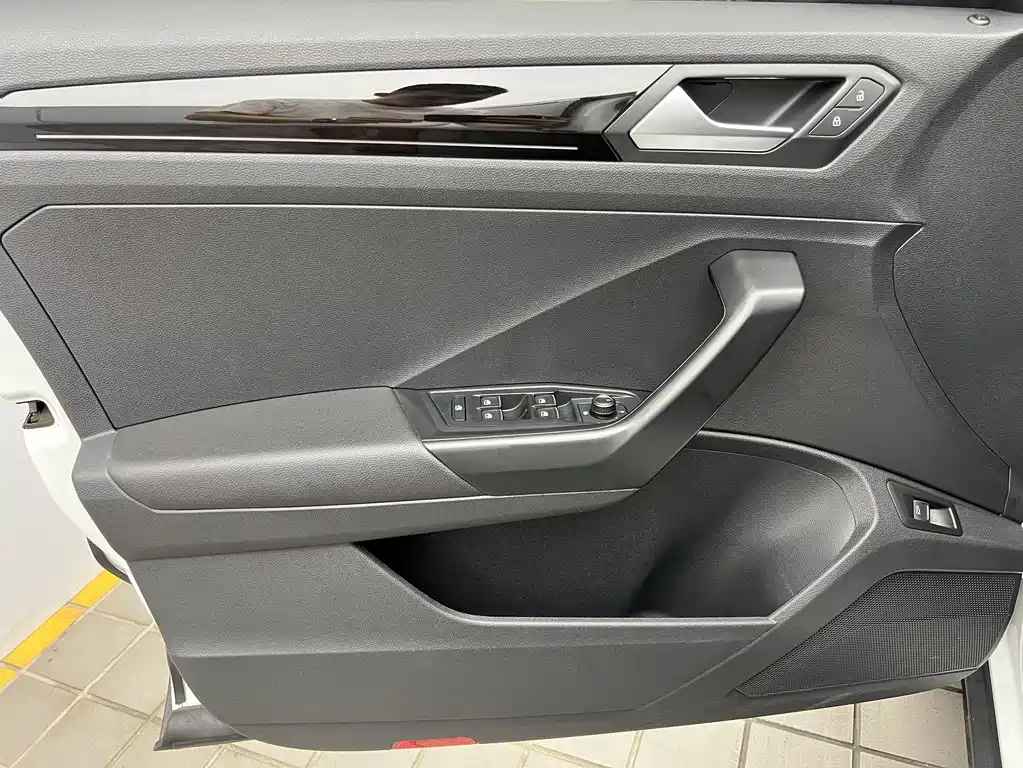Volkswagen T-Roc 2022 — фото 16