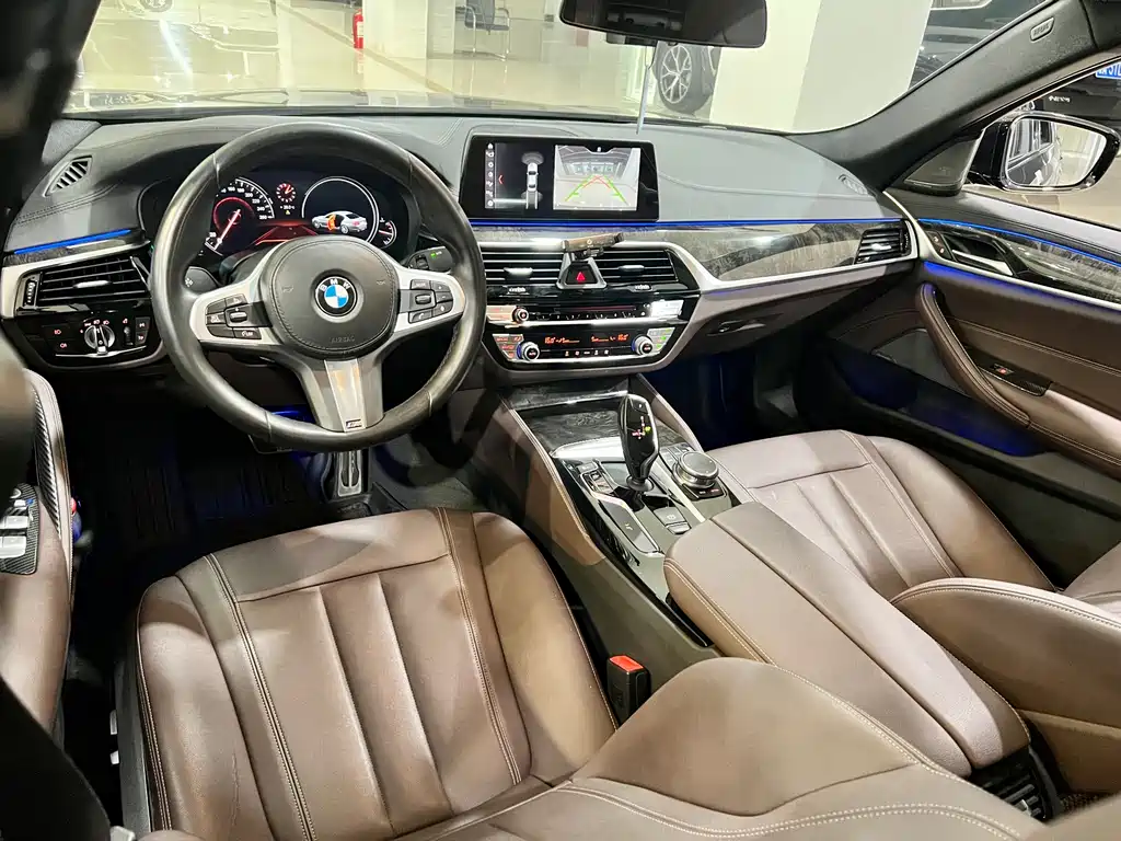 BMW 5 Series 2018 — фото 7