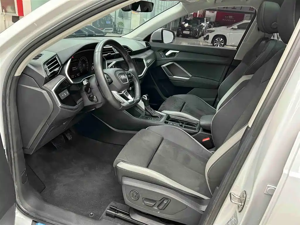 Audi Q3 2022 — фото 11