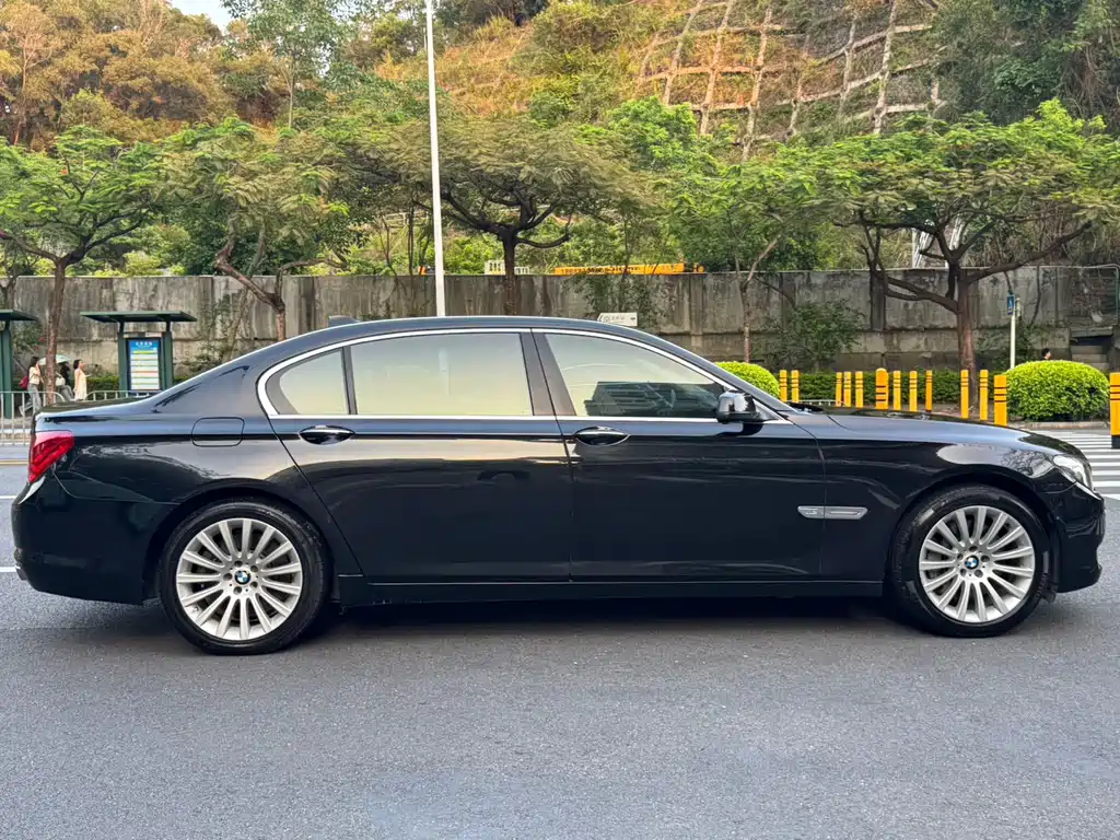 BMW 7 Series 2011 — фото 4