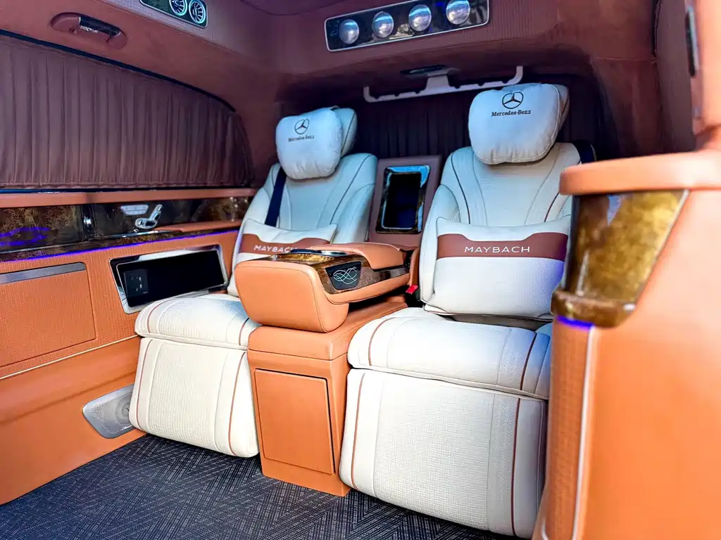 Mercedes-Benz V-Class 2024 — фото 13
