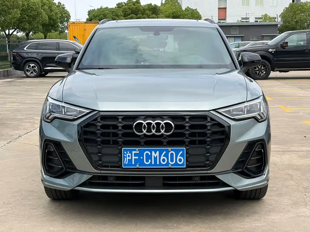 Audi Q3 2021 — фото 1