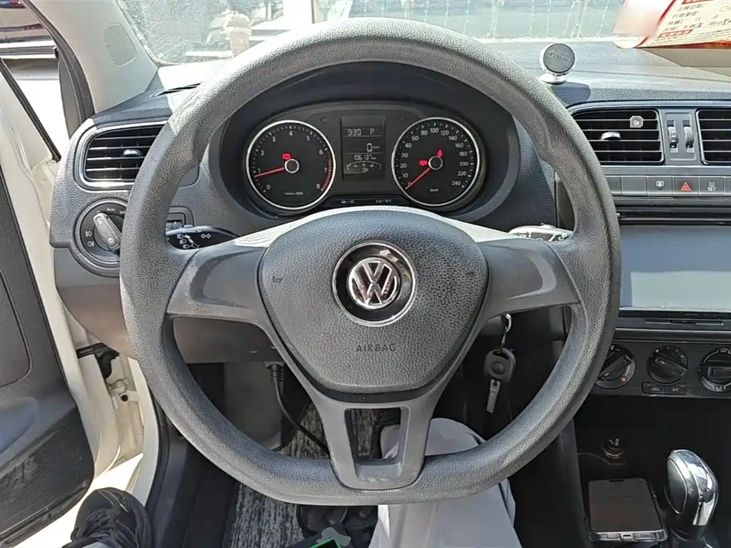 Volkswagen Polo 2015 — фото 11