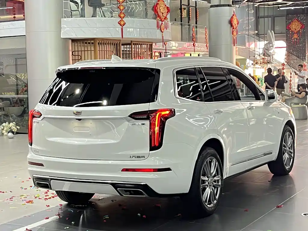 Cadillac XT6 2022 — фото 9