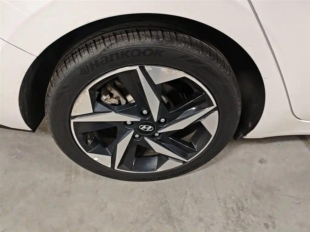 Hyundai Elantra 2021 — фото 16