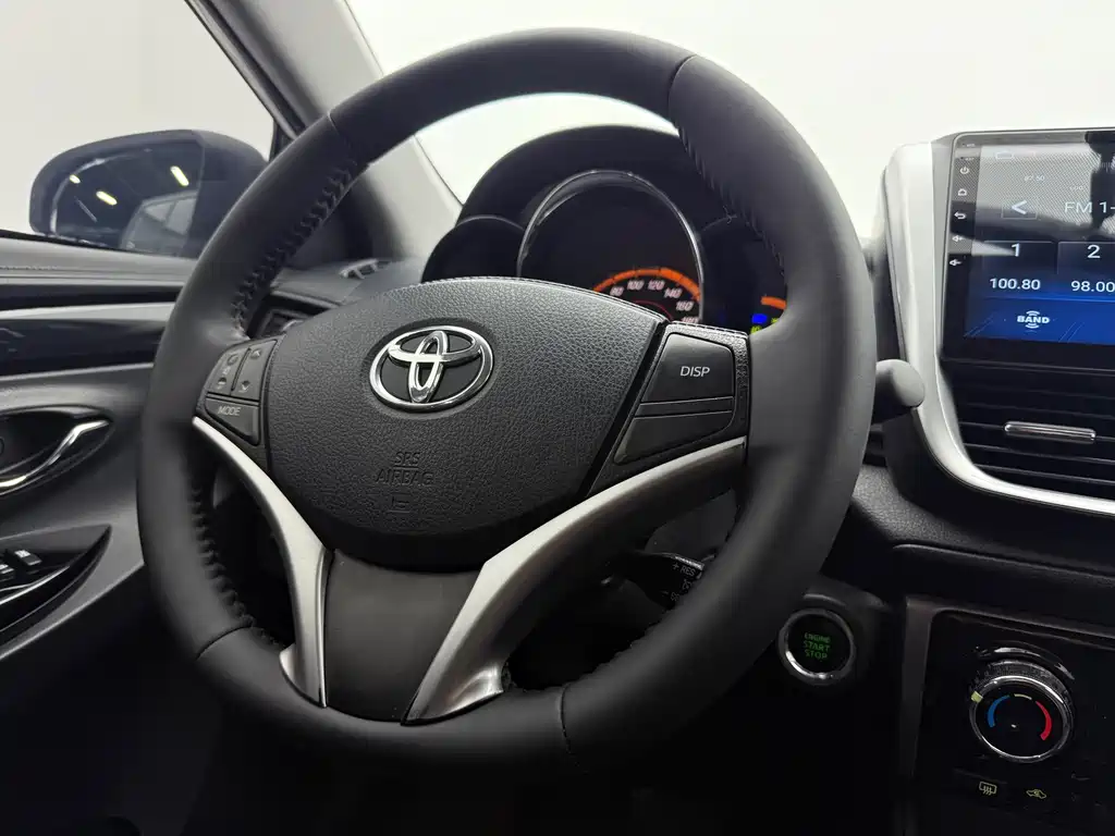 Toyota Yaris L 2022 — фото 15