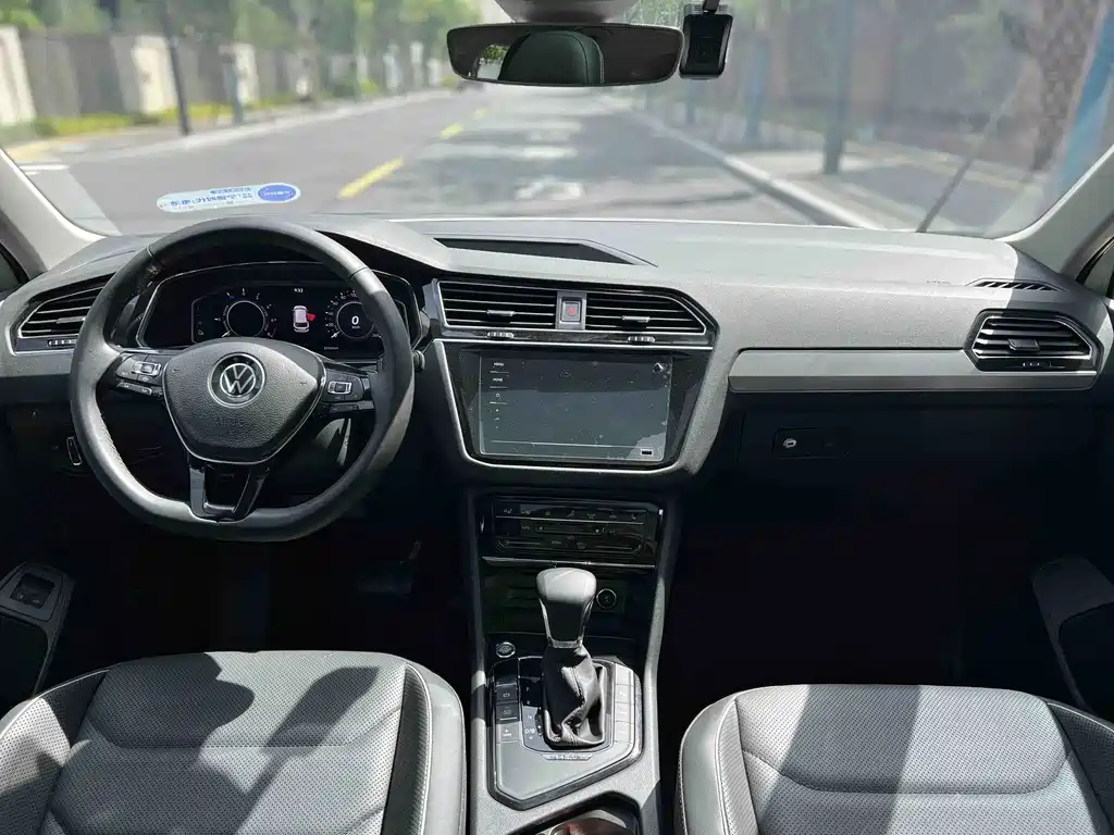 Volkswagen Tiguan L Plug-In Hybrid 2021 — фото 19
