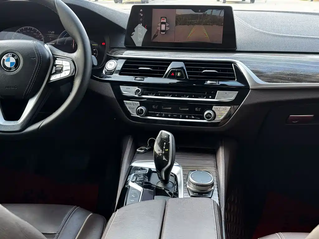 BMW 5 Series New Energy 2019 — фото 12