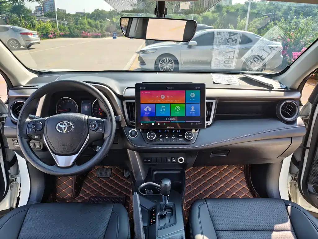 Toyota RAV4 2019 — фото 9
