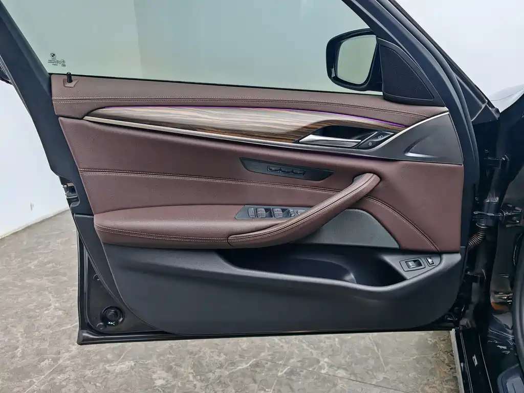 BMW 5 Series New Energy 2021 — фото 19