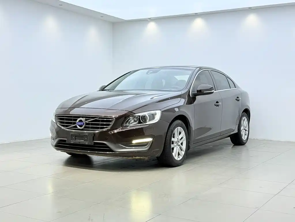 Volvo S60 2017 — фото 1