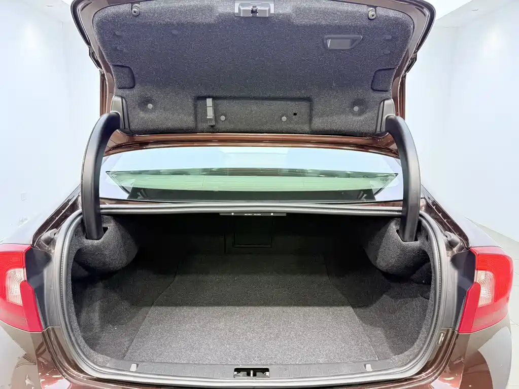 Volvo S60 2017 — фото 9