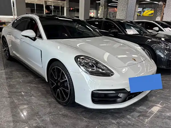 Porsche Panamera 2021