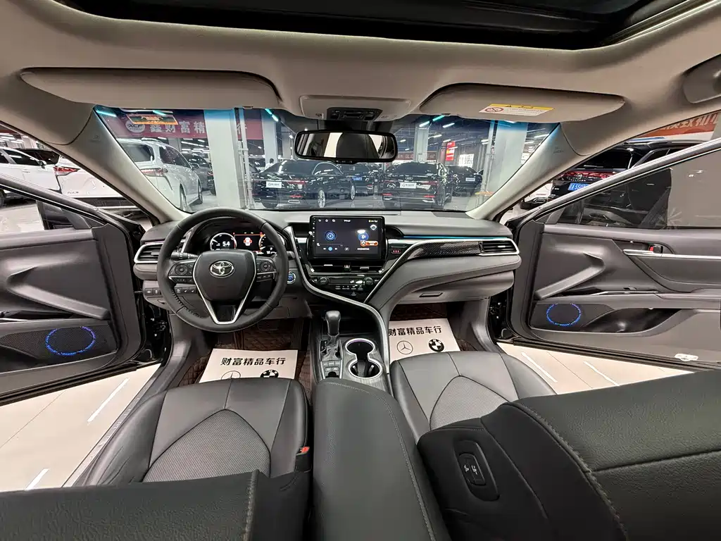 Toyota Camry 2022 — фото 9