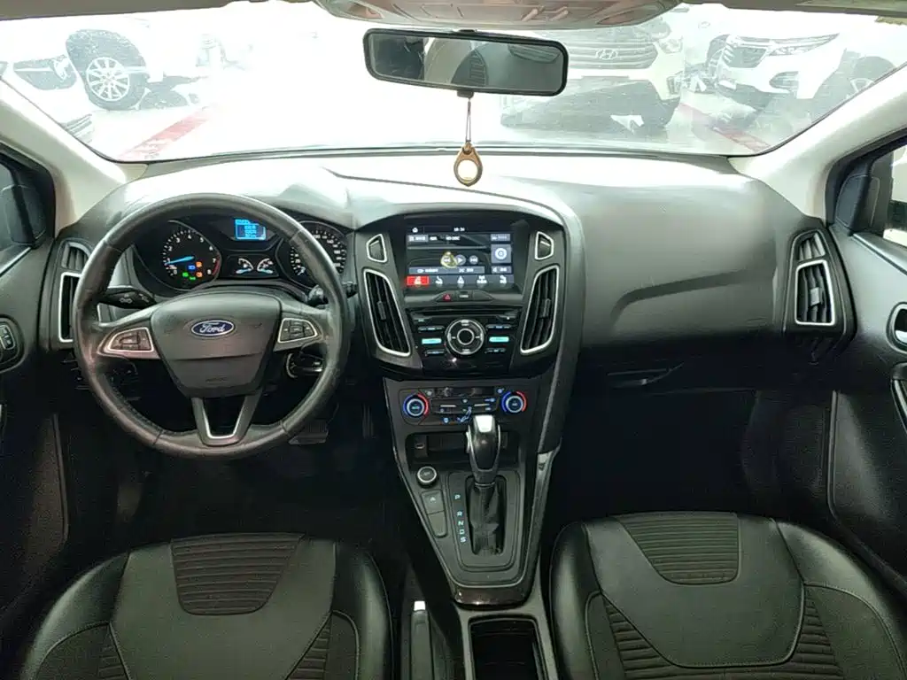 Ford Focus 2018 — фото 10
