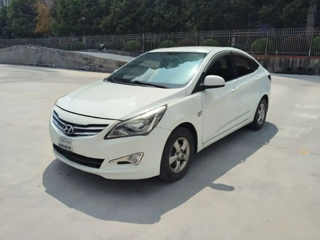 Hyundai Verna 2014 — фото 1