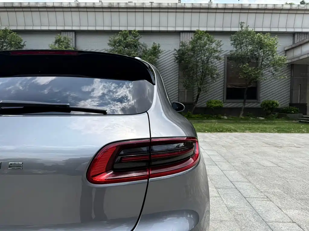 Porsche Macan 2017 — фото 16