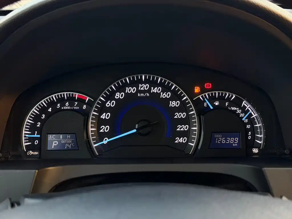 Toyota Camry 2016 — фото 10
