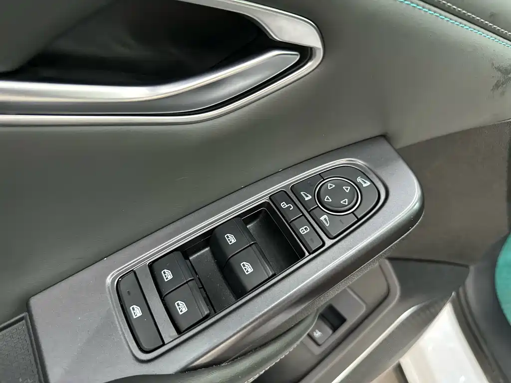 BYD L DM-i 2024 — фото 6