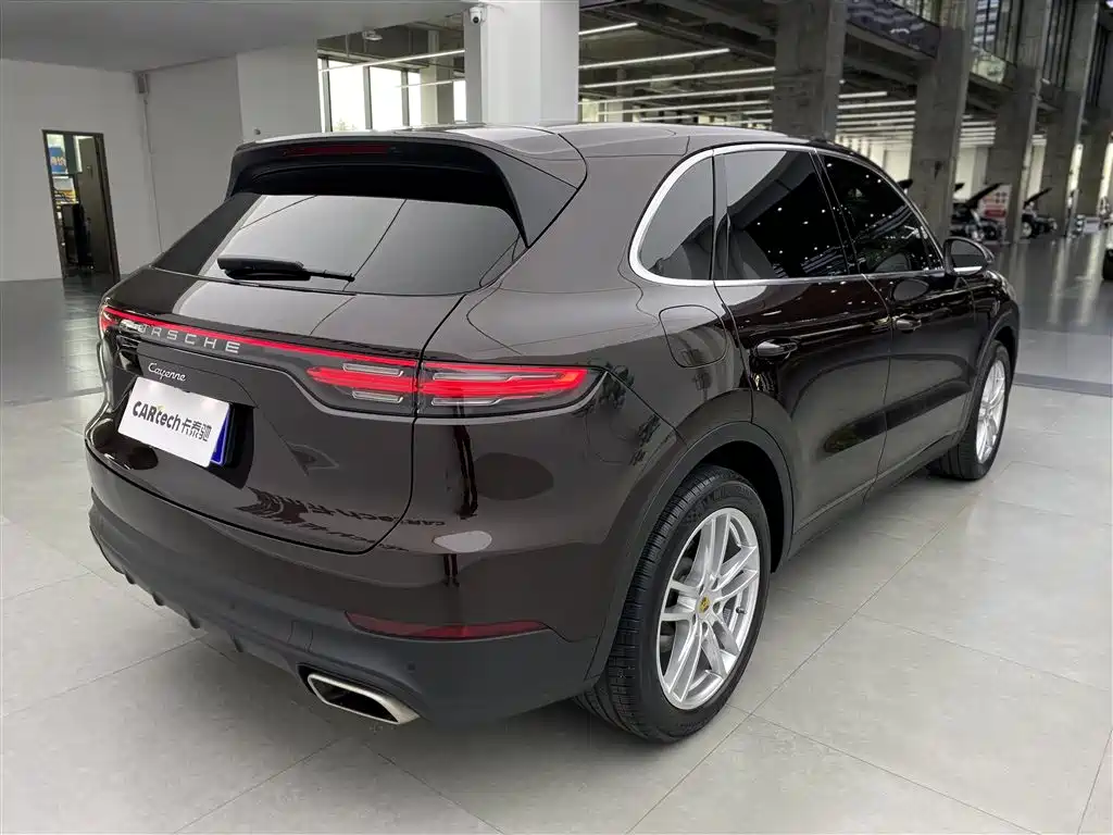 Porsche Cayenne 2019 — фото 34