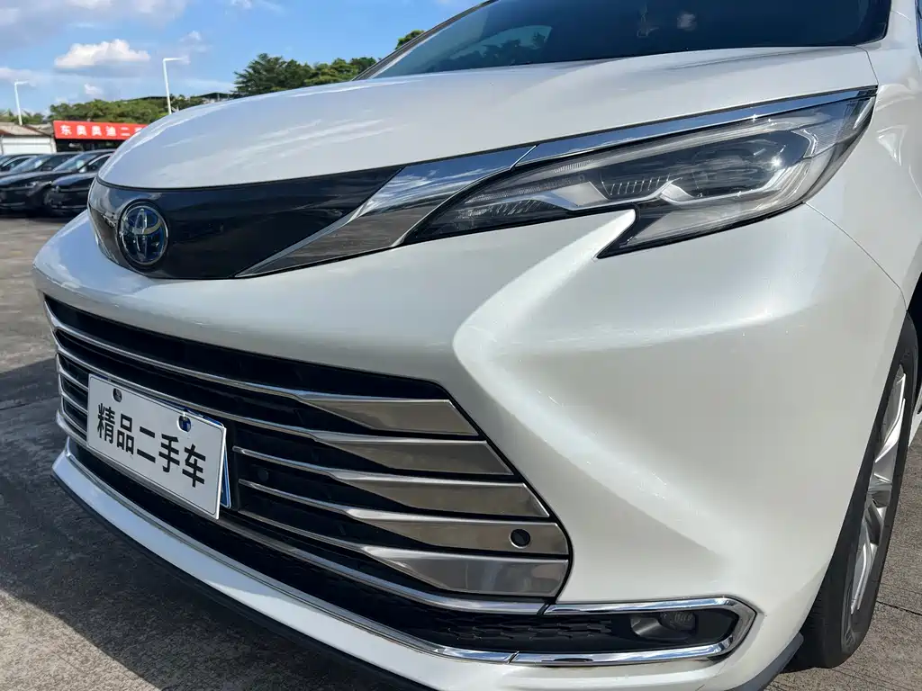 Toyota Sienna 2023 — фото 17