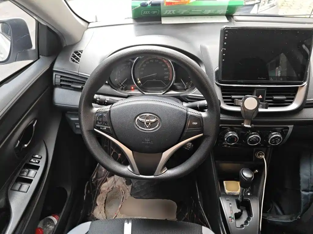 Toyota Yaris L 2022