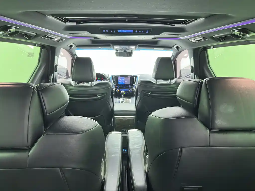 Toyota Alphard 2019 — фото 29